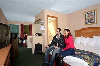 Creekstone Hotel 2*