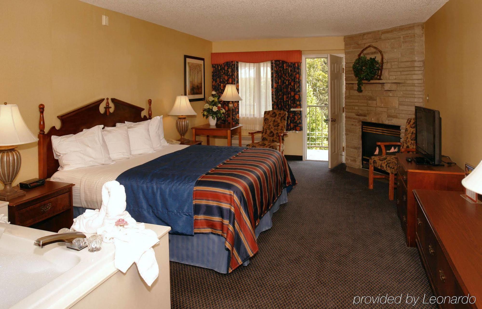 Western Plaza Hotel 3*