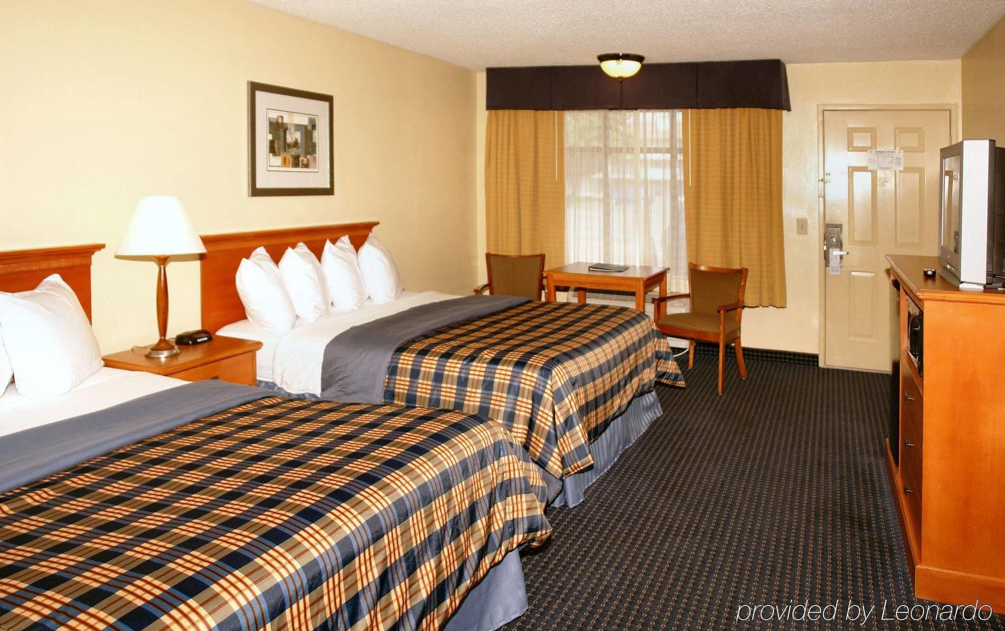 Western Plaza 3*