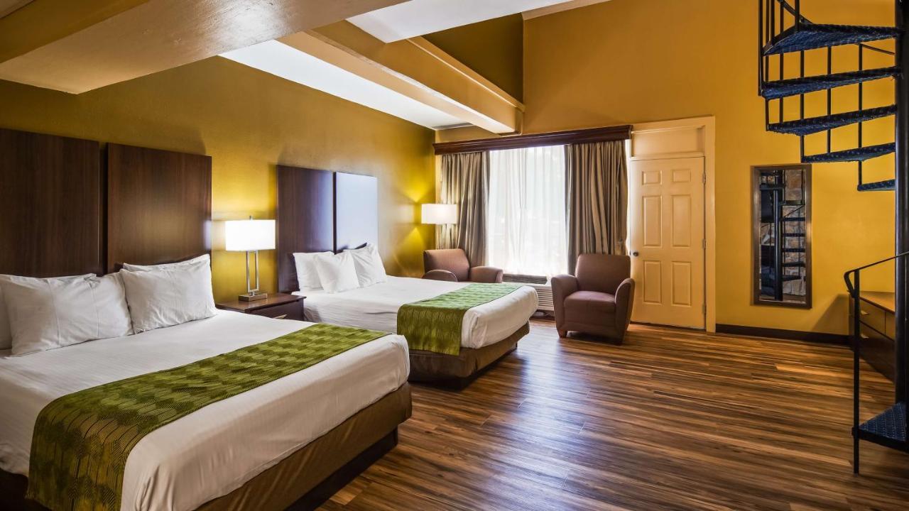 Hotel Western Plaza 3*