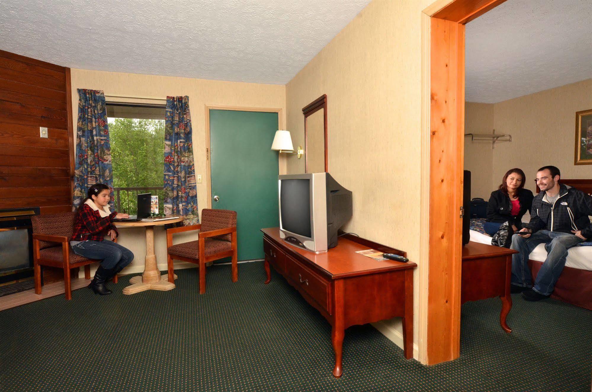 Creekstone Hotel 2*