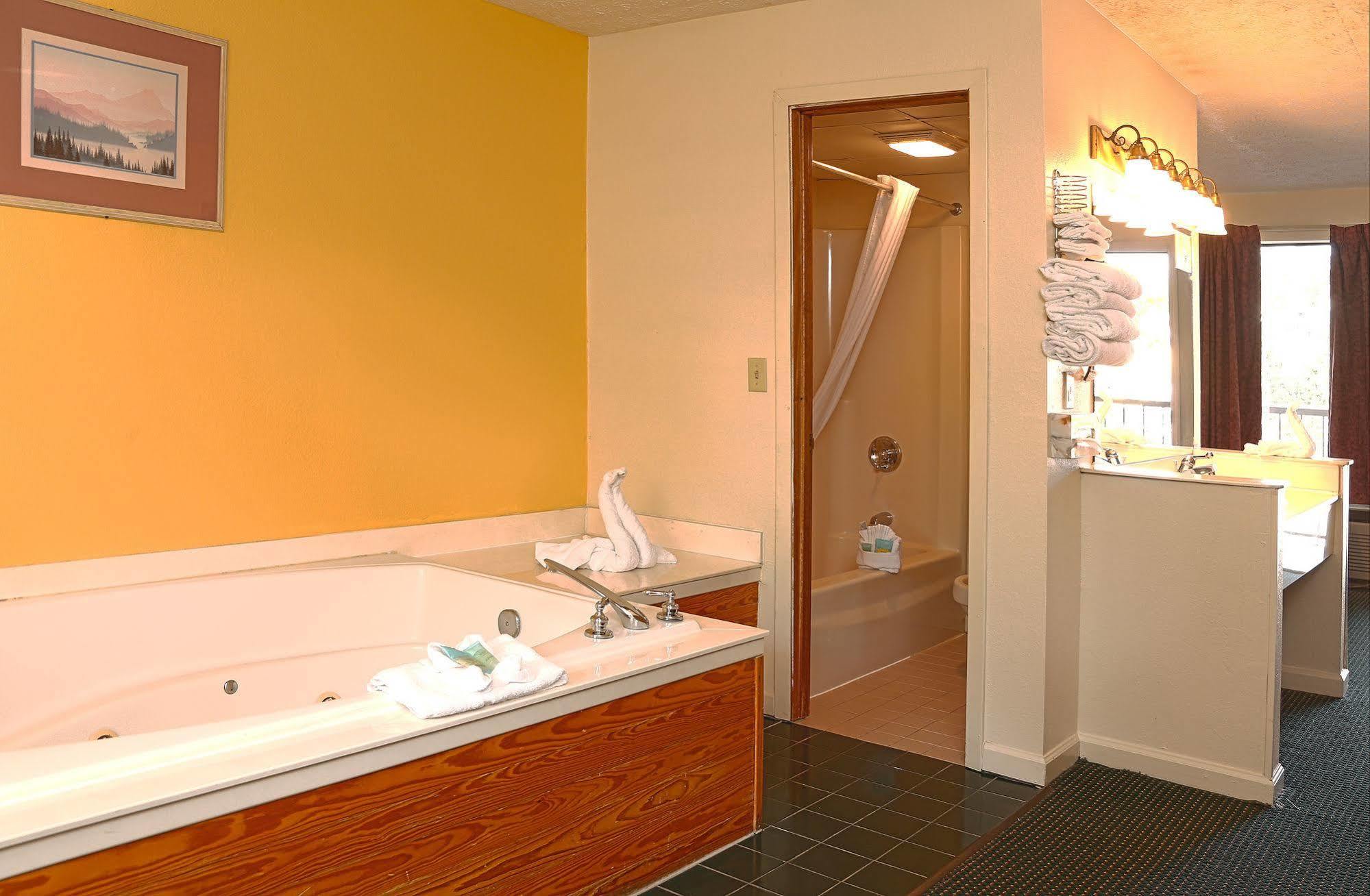 Creekstone 2* Pigeon Forge