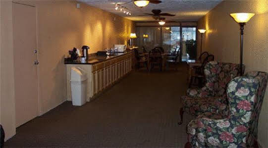 Americana A Travelodge By Wyndham 2*