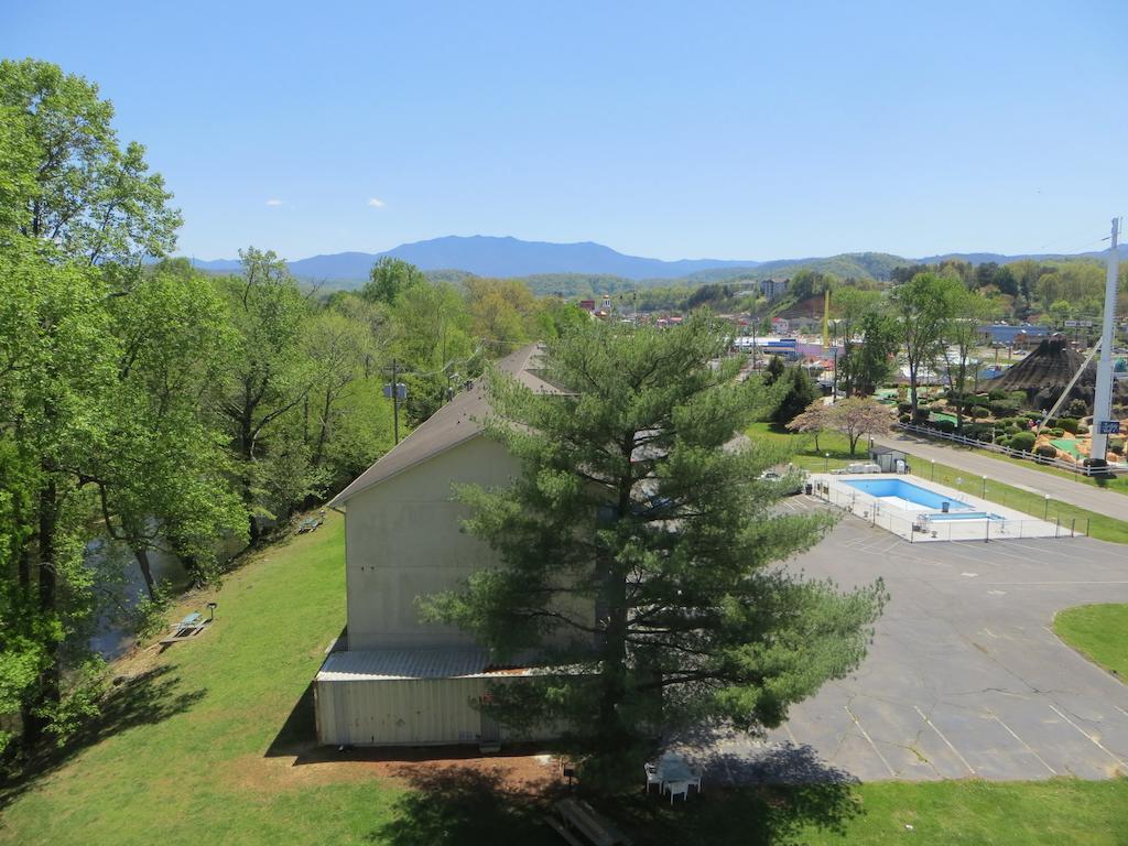 River Place 3*