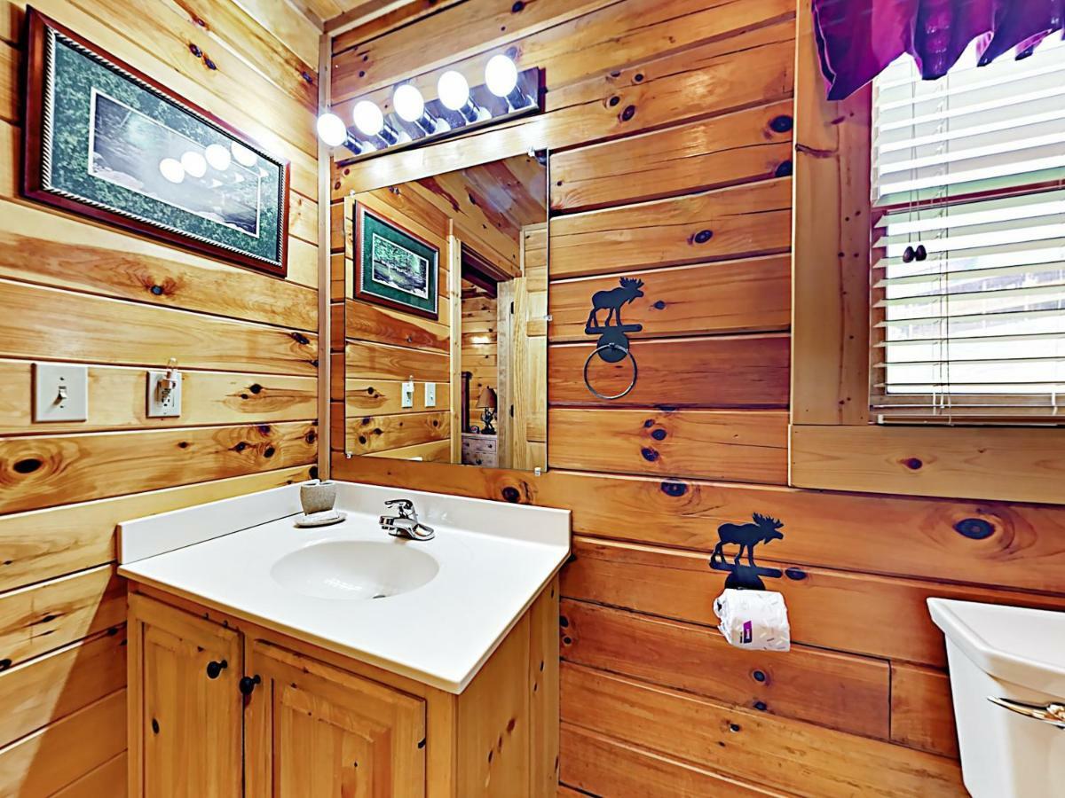 Eastern Sky Mountain Retreat * Pigeon Forge