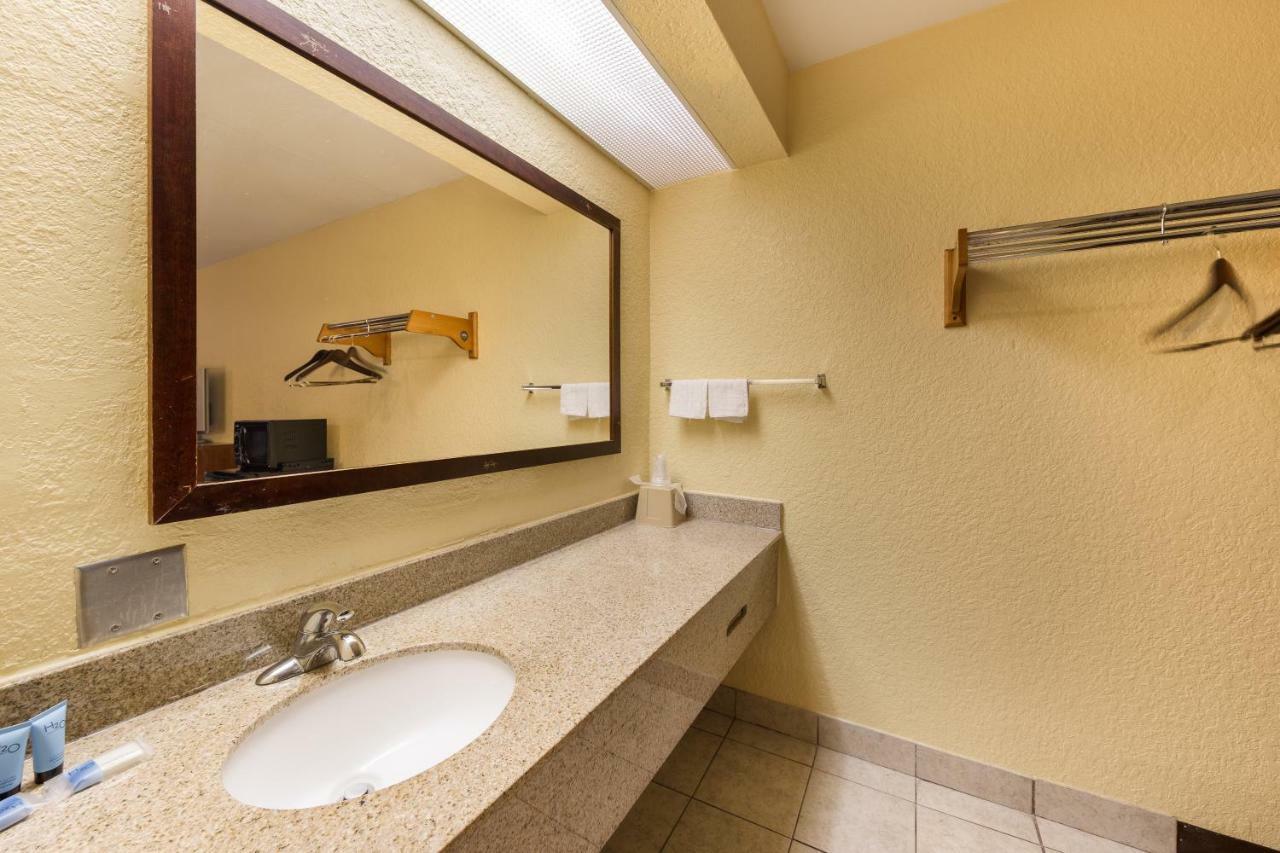 Econo Hotel 2*
