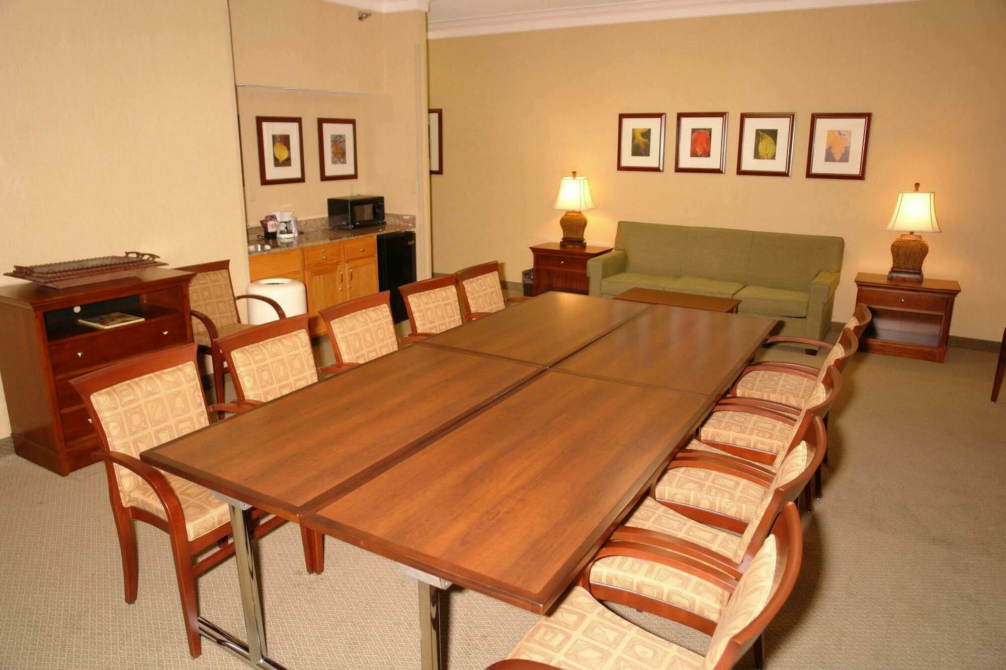 Express & By Ihg 3*