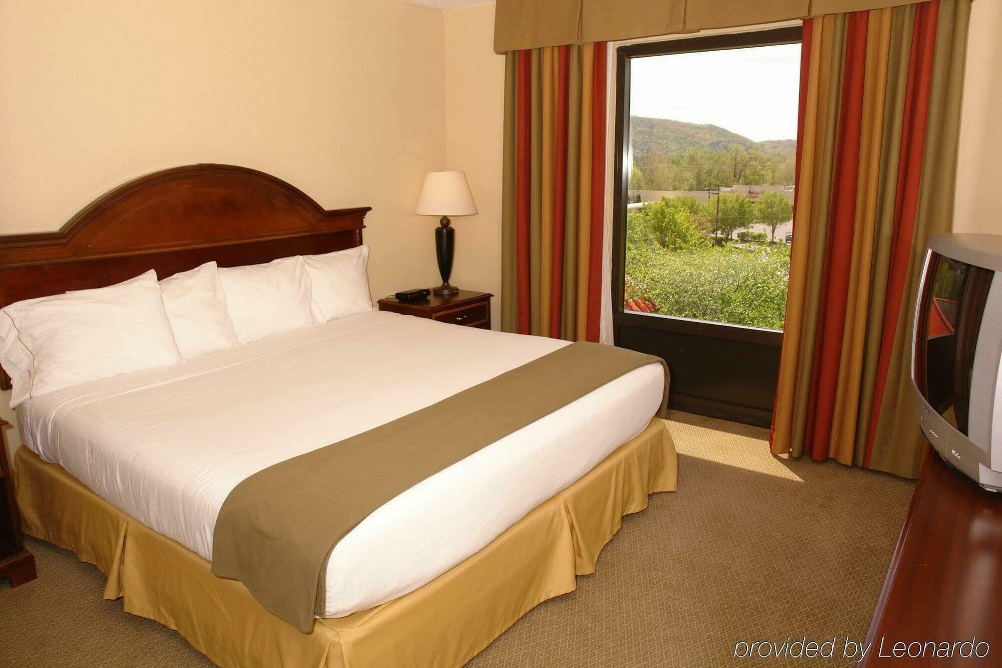 Express & By Ihg