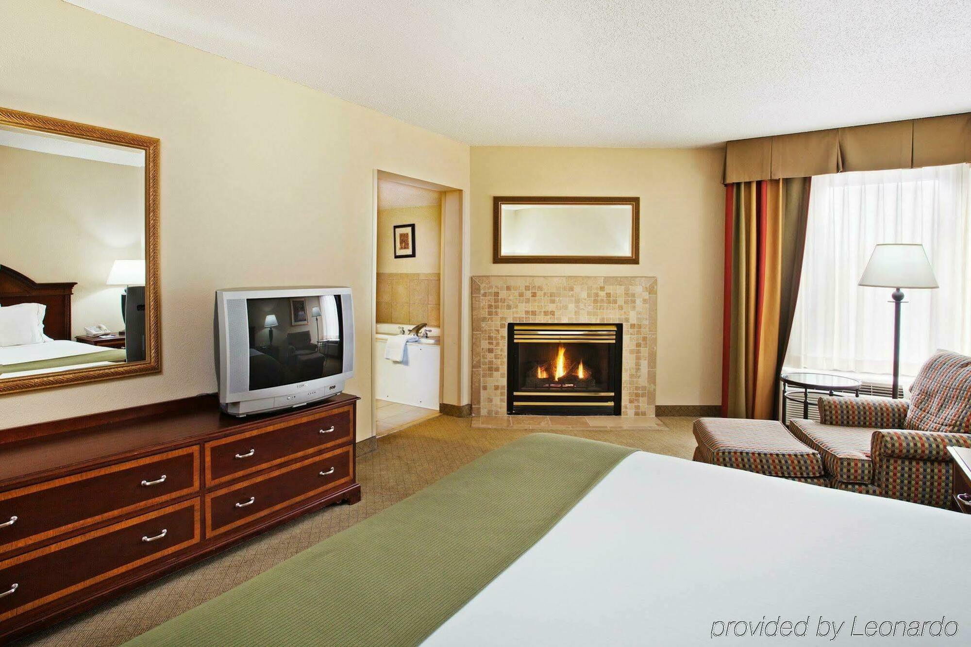 Express & By Ihg 3*