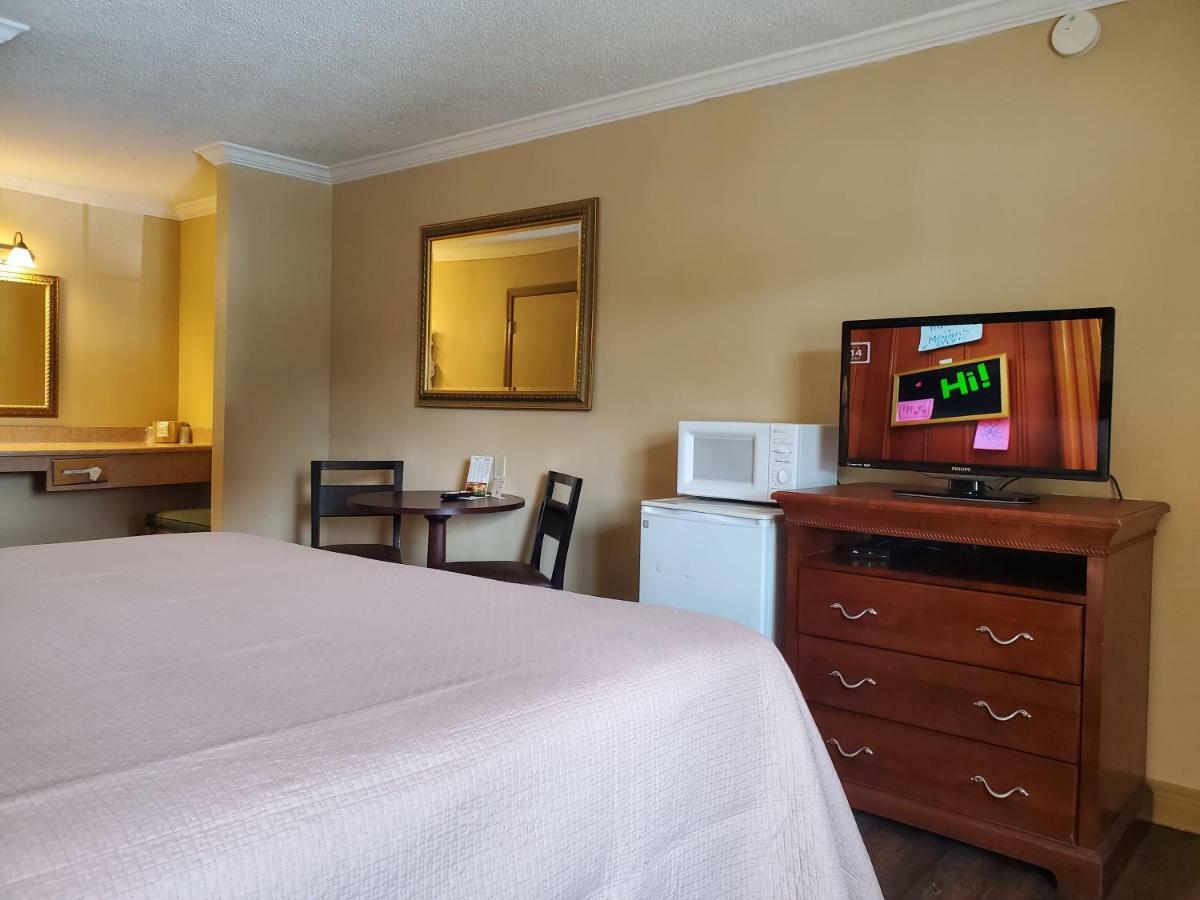 Motel Colonial House 3*