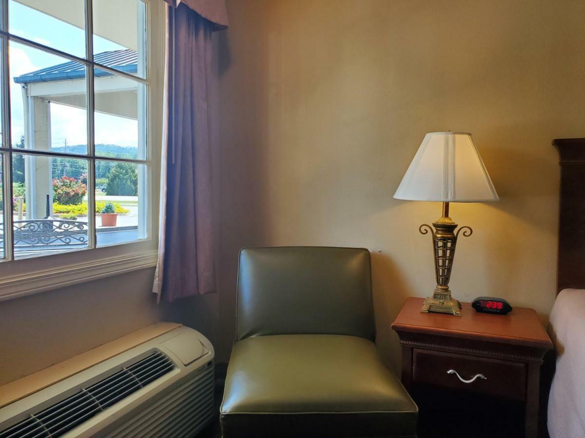 Motel Colonial House 3*