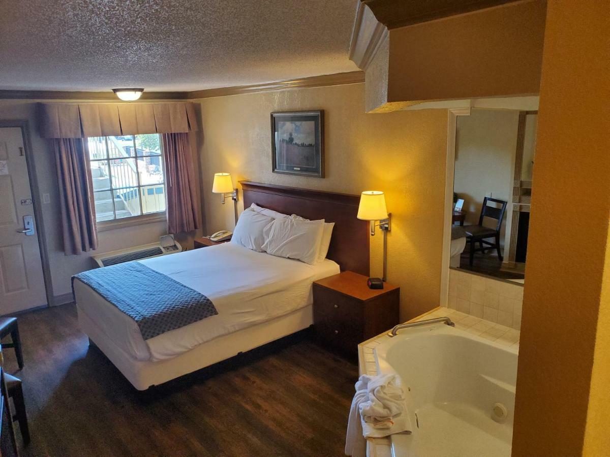 Colonial House Motel Pigeon Forge