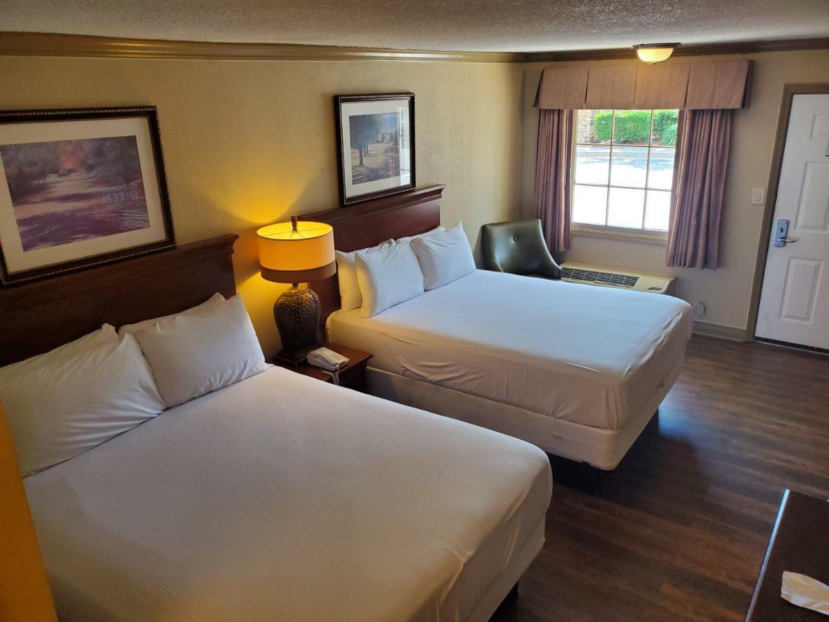 Colonial House 3*