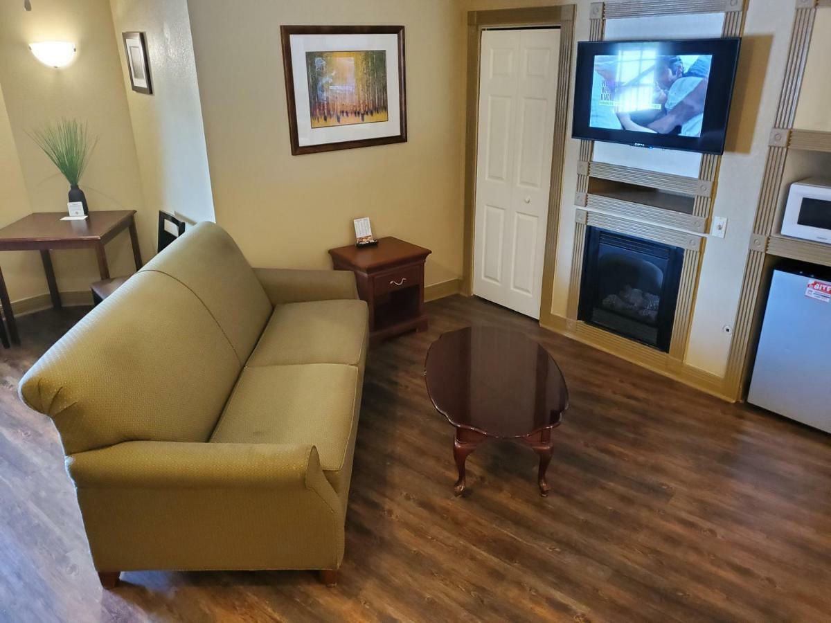 Colonial House Motel 3*