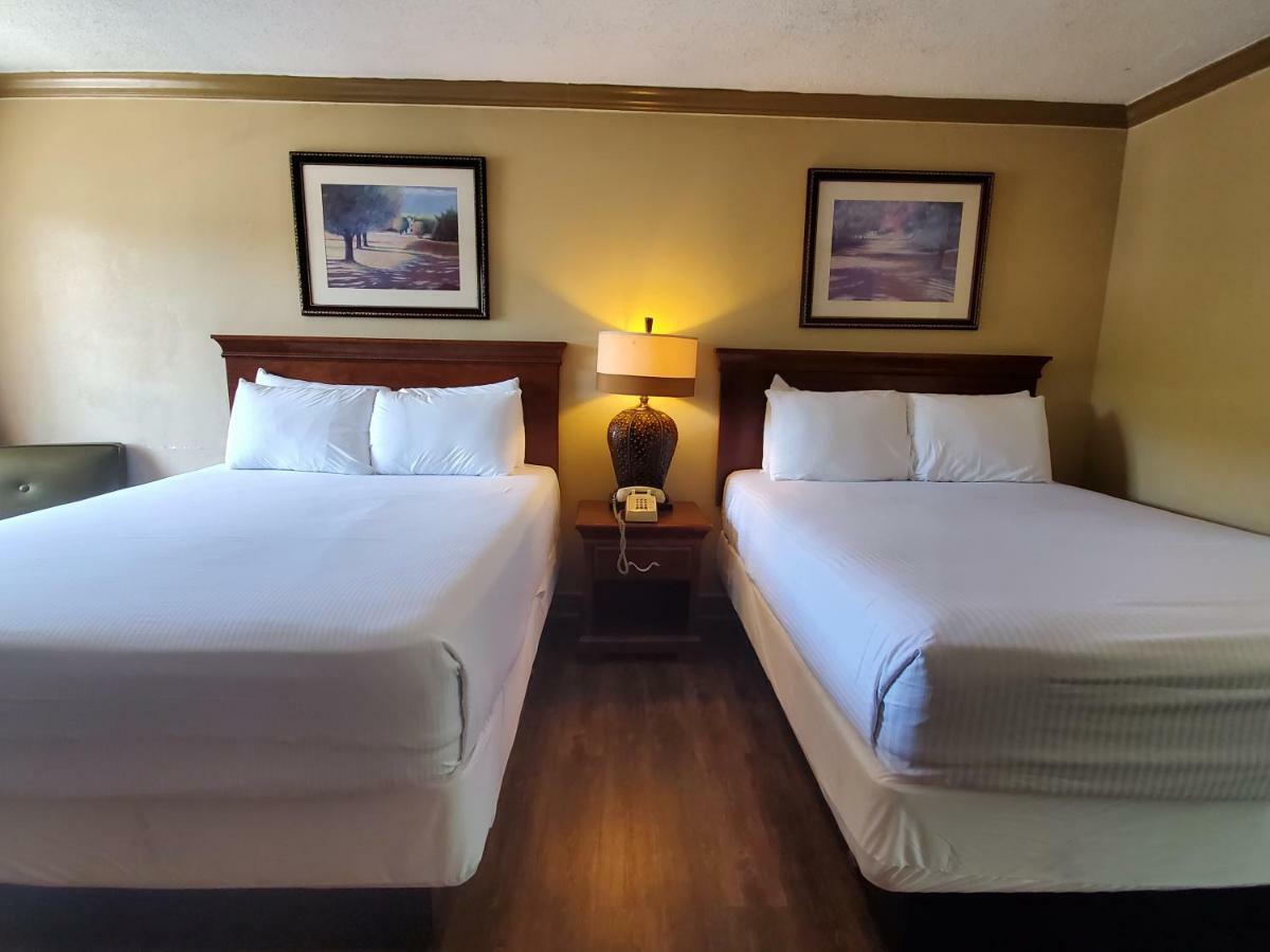 Colonial House 3*