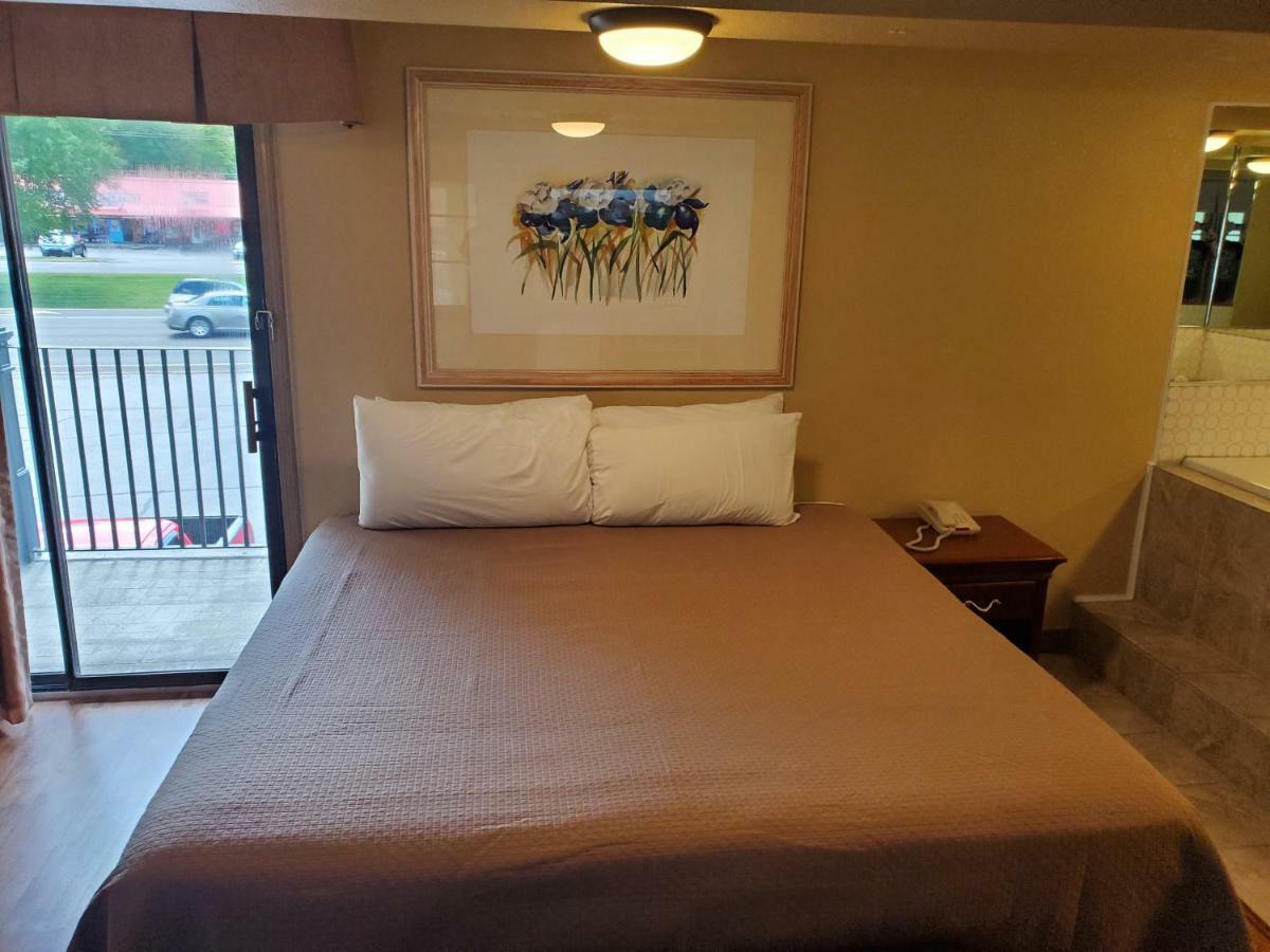Colonial House Motel