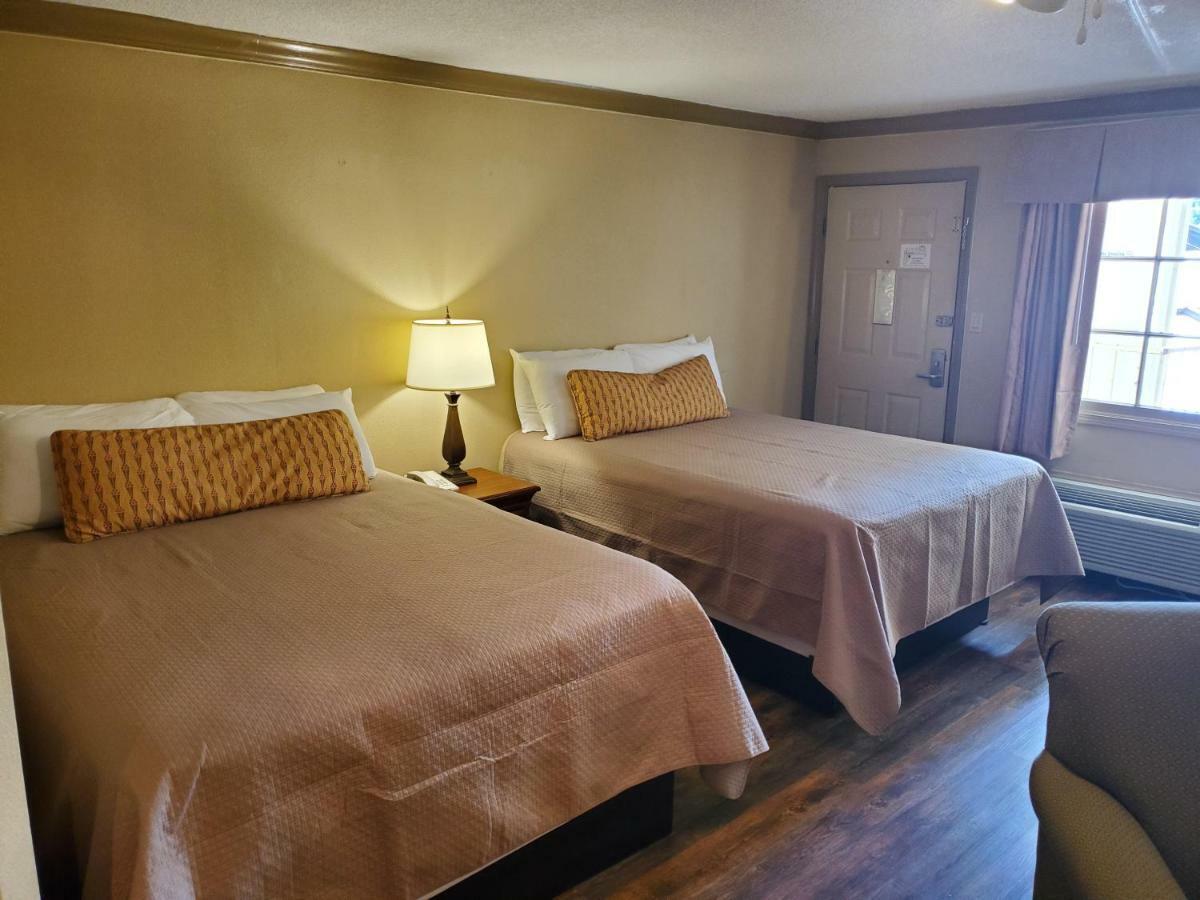 Colonial House 3*