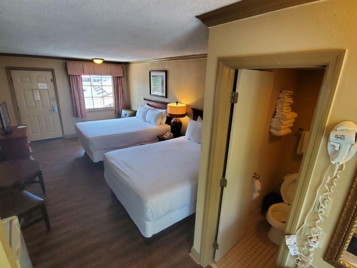 Motel Colonial House