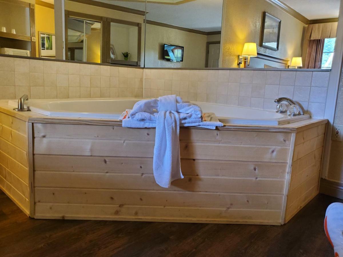 Motel Colonial House 3*