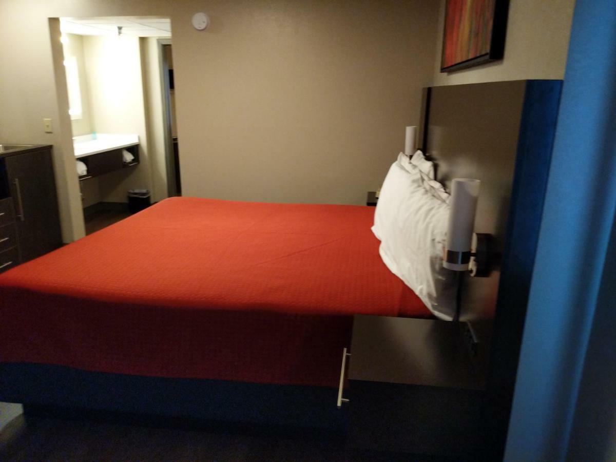 Riverside Tower Hotel