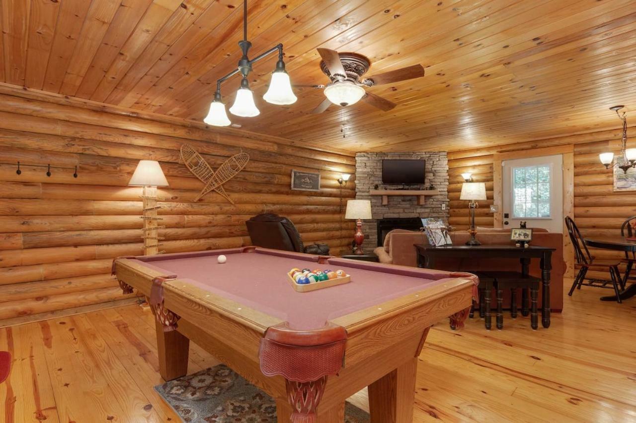 Log Cabin! 1mile From The Action! Private Lane! Hot Tub! Pool Table! Pigeon Forge