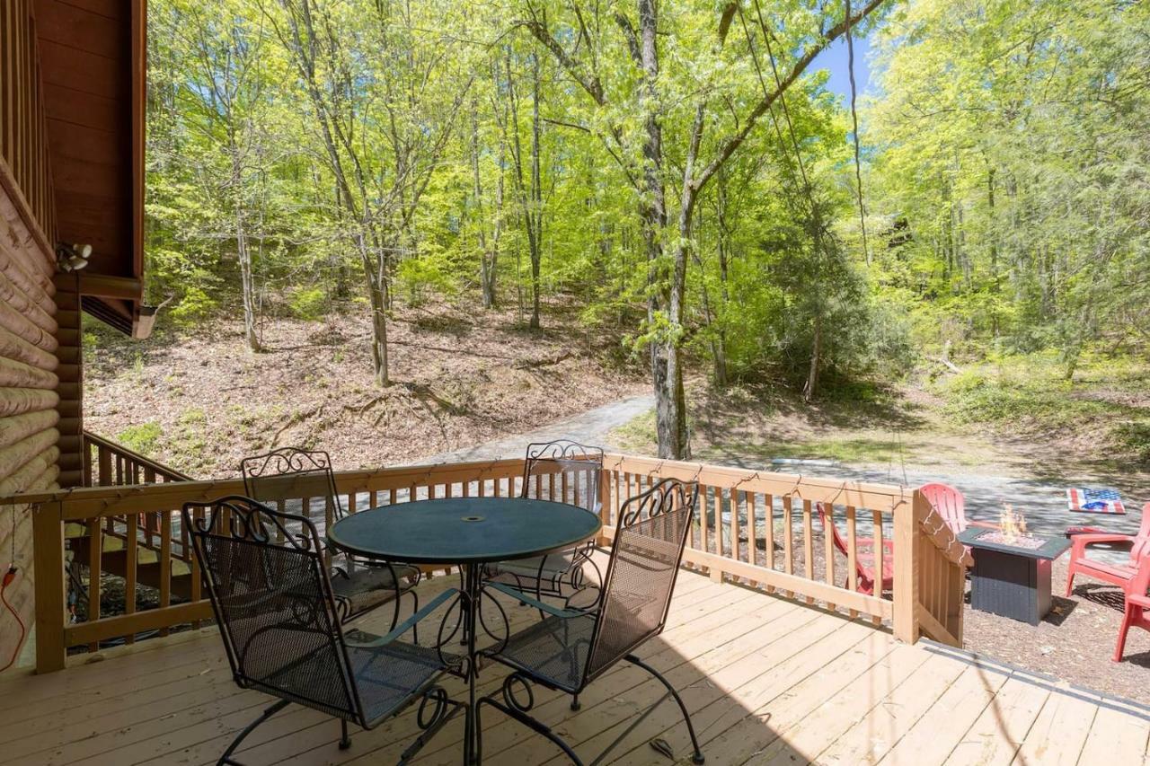 Holiday home Log Cabin! 1mile From The Action! Private Lane! Hot Tub! Pool Table! Pigeon Forge