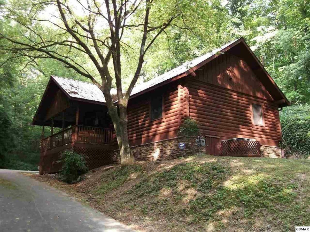 Holiday home Log Cabin! 1mile From The Action! Private Lane! Hot Tub! Pool Table!