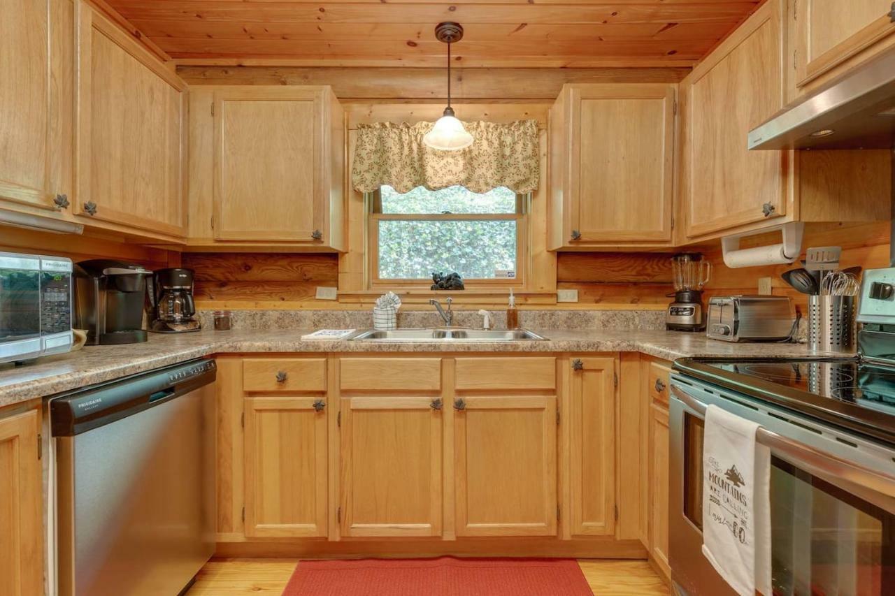 Holiday home Log Cabin! 1mile From The Action! Private Lane! Hot Tub! Pool Table!