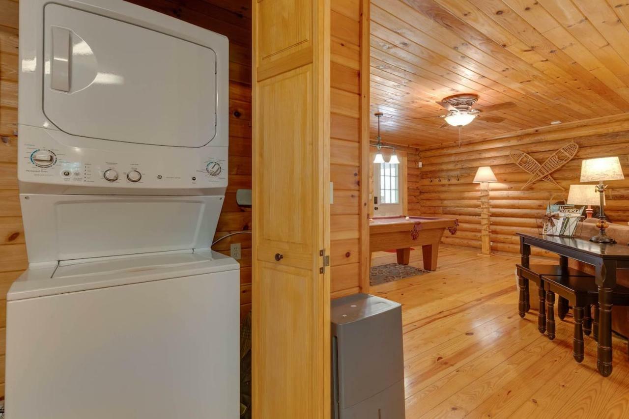 Holiday home Log Cabin! 1mile From The Action! Private Lane! Hot Tub! Pool Table! *
