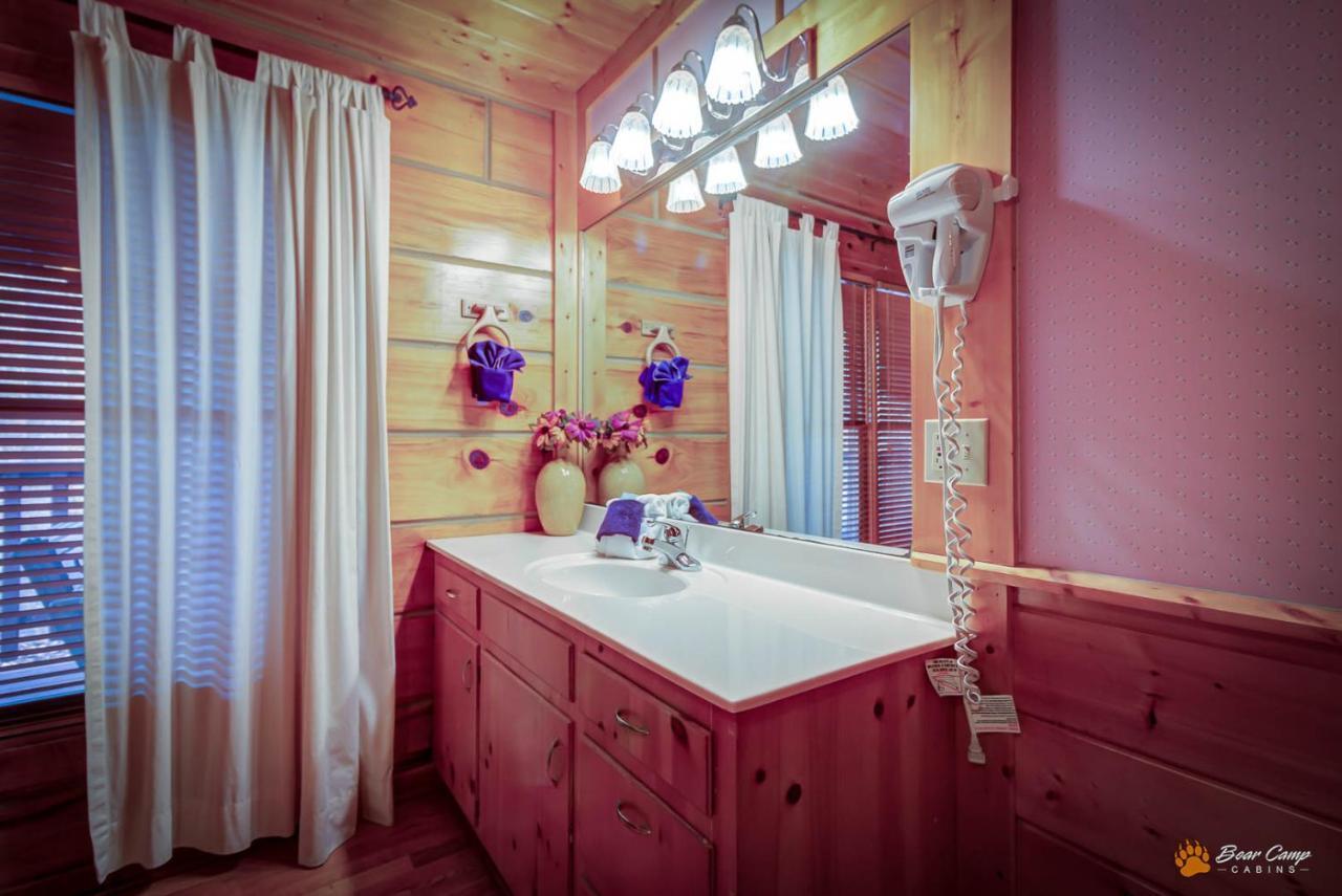 Holiday home Time To Cuddle, Wifi, Near Pigeon Forge, 1089 Free Tickets Each Paid Day, Dollywood And
