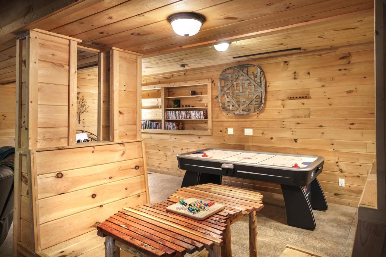 Glori's Retreat, Game Room, 1089 Of Free Attraction Tickets For Each Paid Day, Dollywood And Holiday home Pigeon Forge