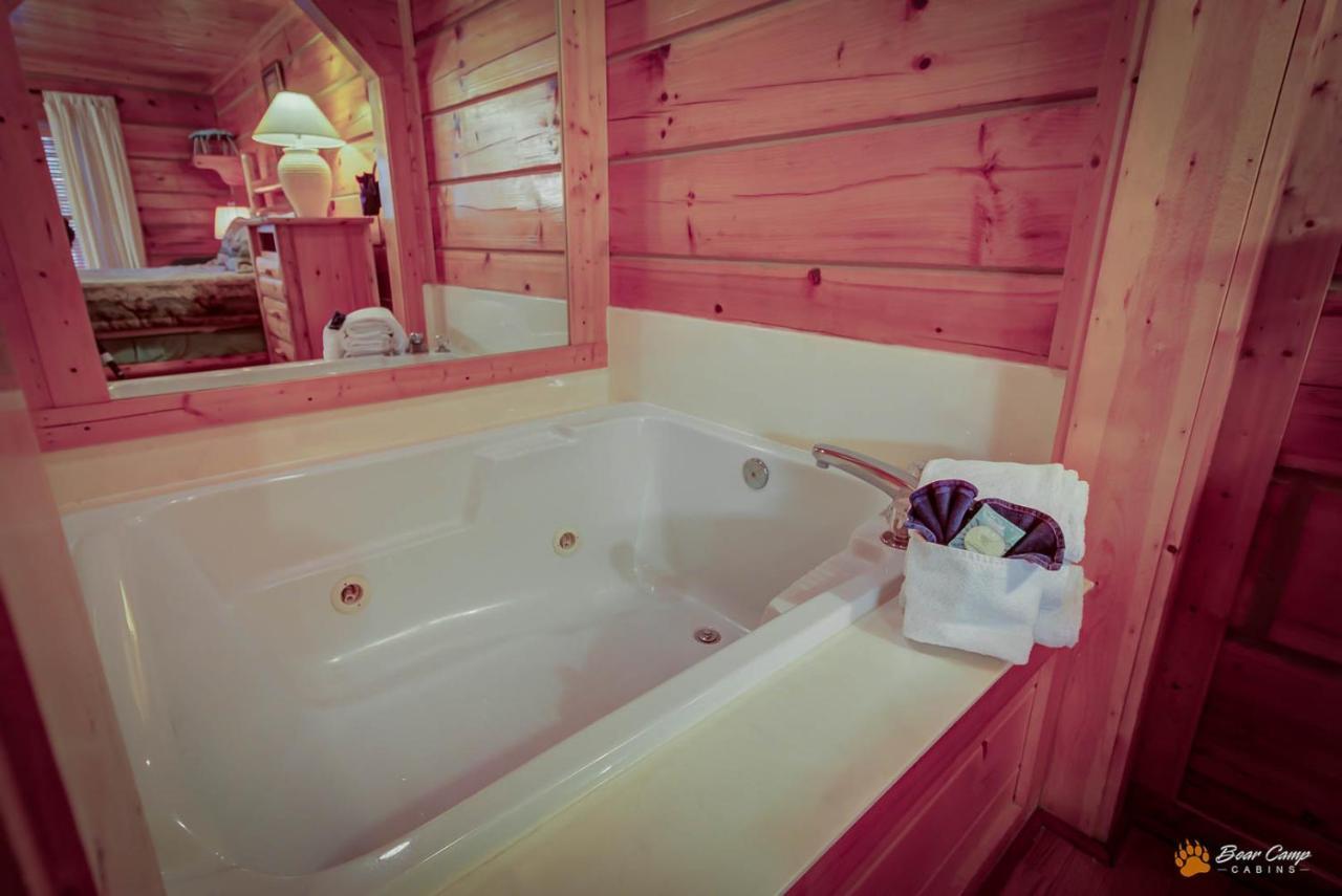 Holiday home Time To Cuddle, Wifi, Near Pigeon Forge, 1089 Free Tickets Each Paid Day, Dollywood And