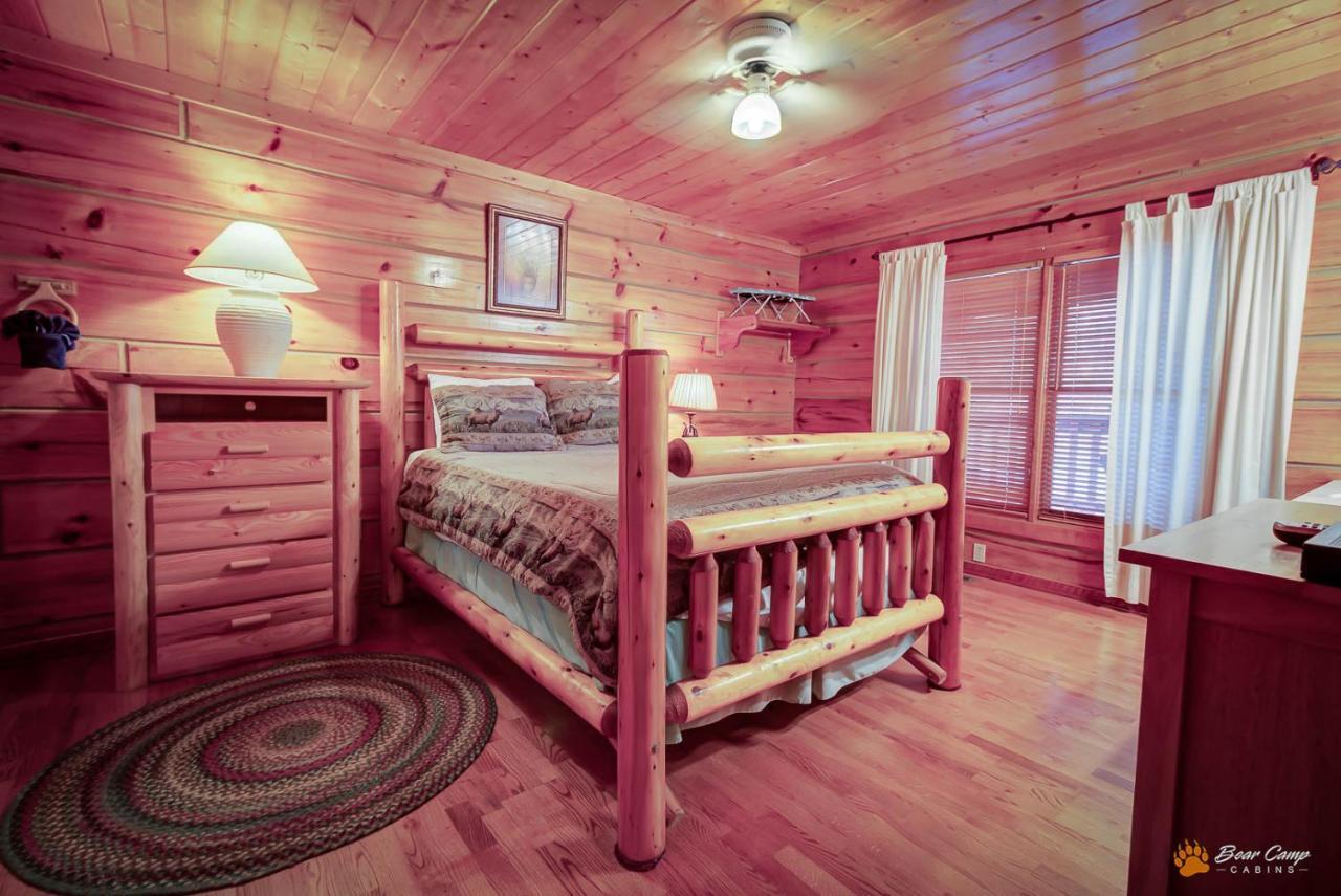 Time To Cuddle, Wifi, Near Pigeon Forge, 1089 Free Tickets Each Paid Day, Dollywood And Holiday home *