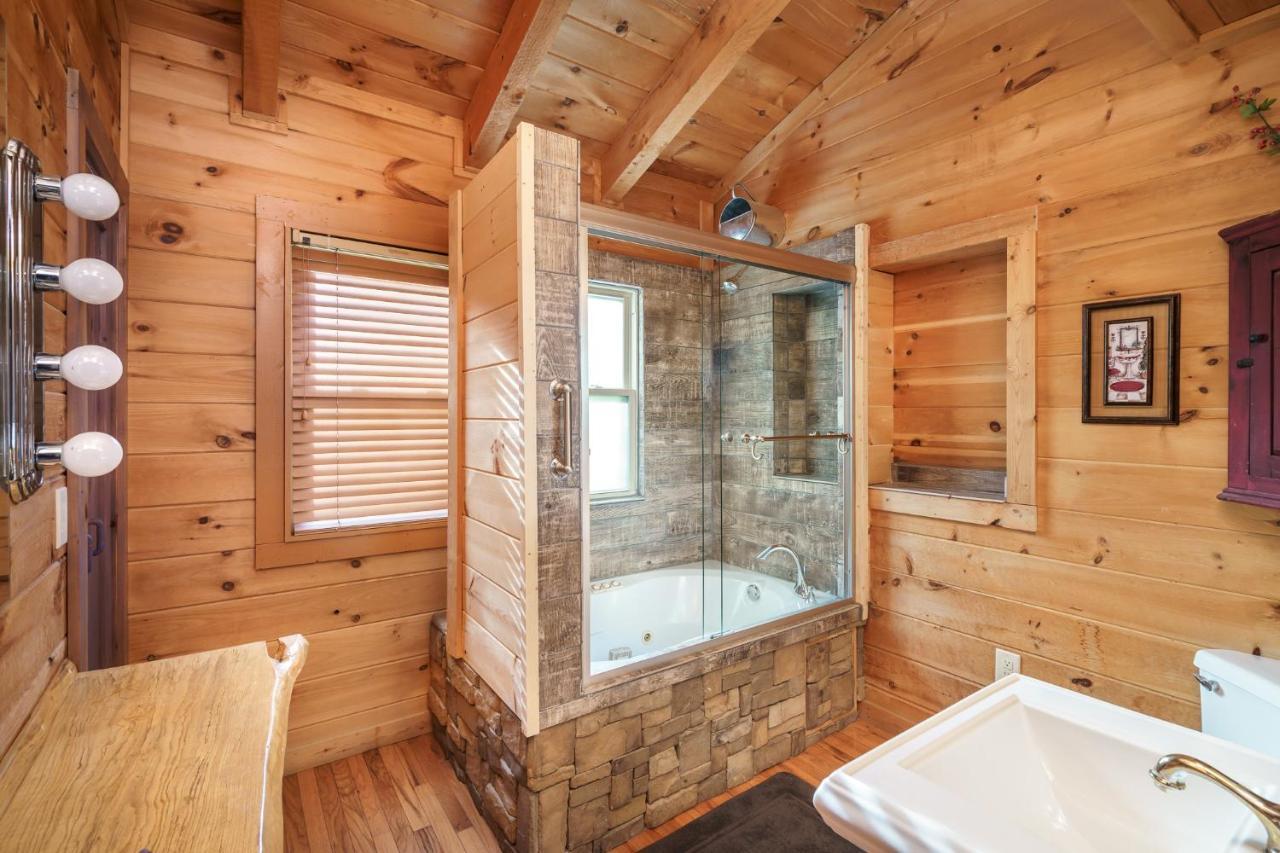 Holiday home Glori's Retreat, Game Room, 1089 Of Free Attraction Tickets For Each Paid Day, Dollywood And Pigeon Forge