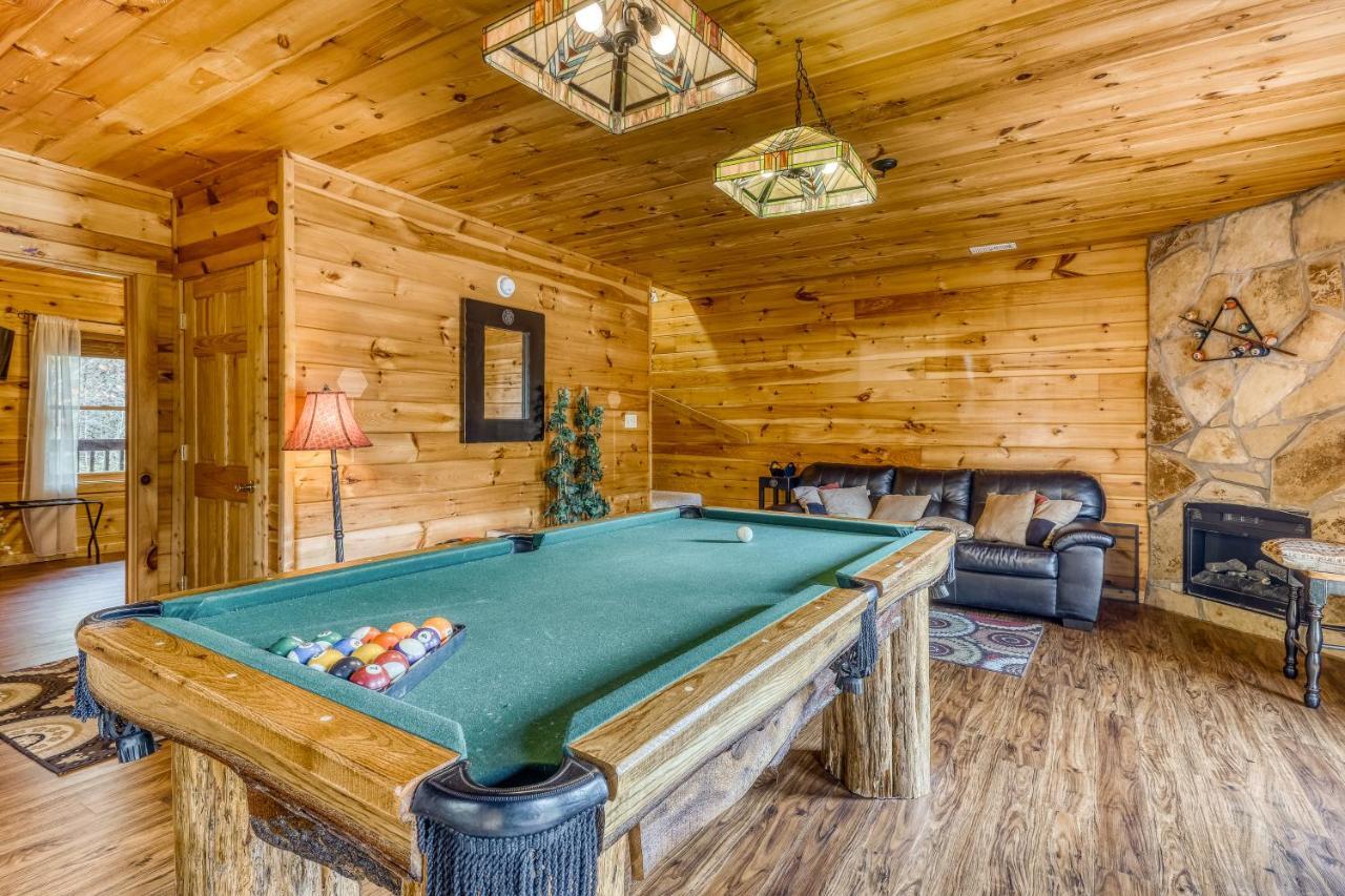 Harrisons Hideout Pigeon Forge