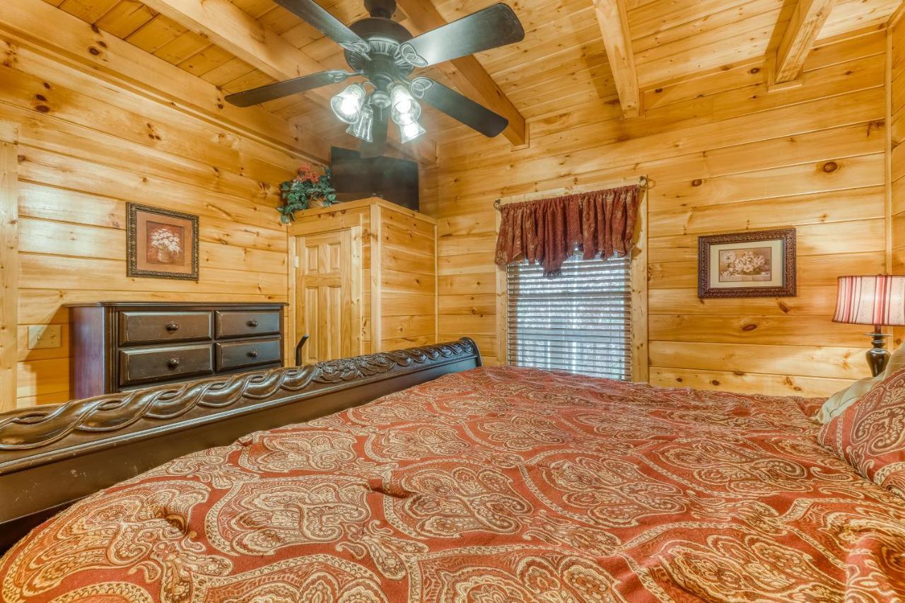 Harrisons Hideout * Pigeon Forge
