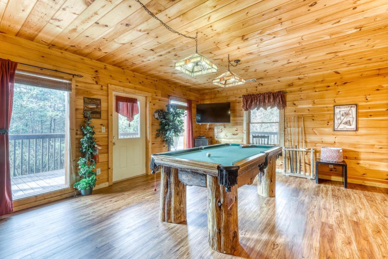 Harrisons Hideout Pigeon Forge