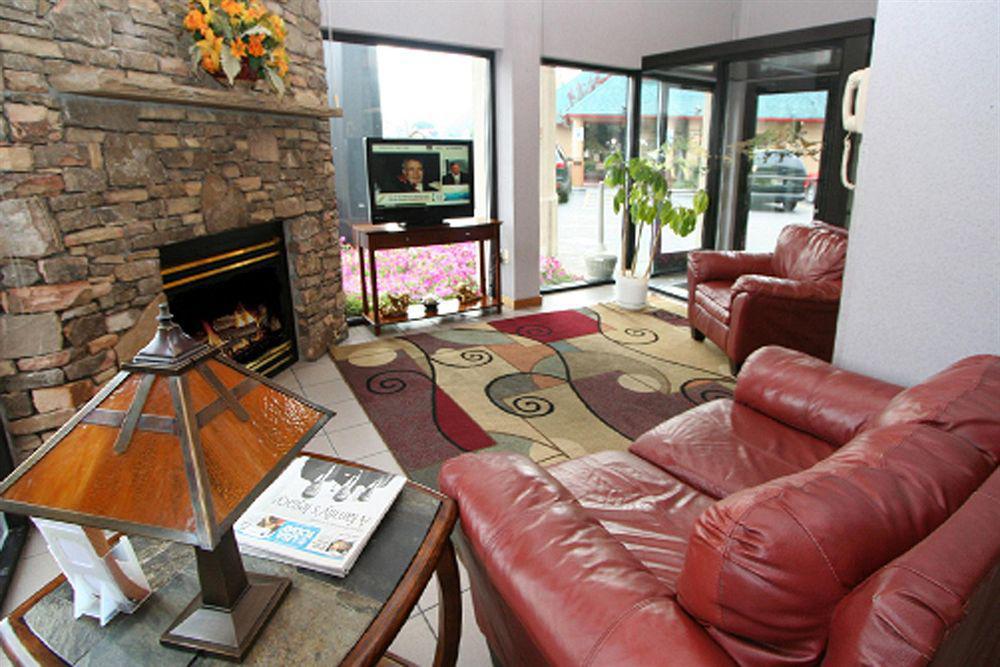 Comfort & At Dollywood Lane Hotel 2*