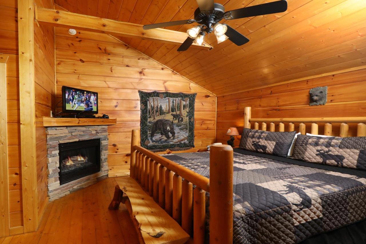 Black Bear Hibernation #2825 Holiday home